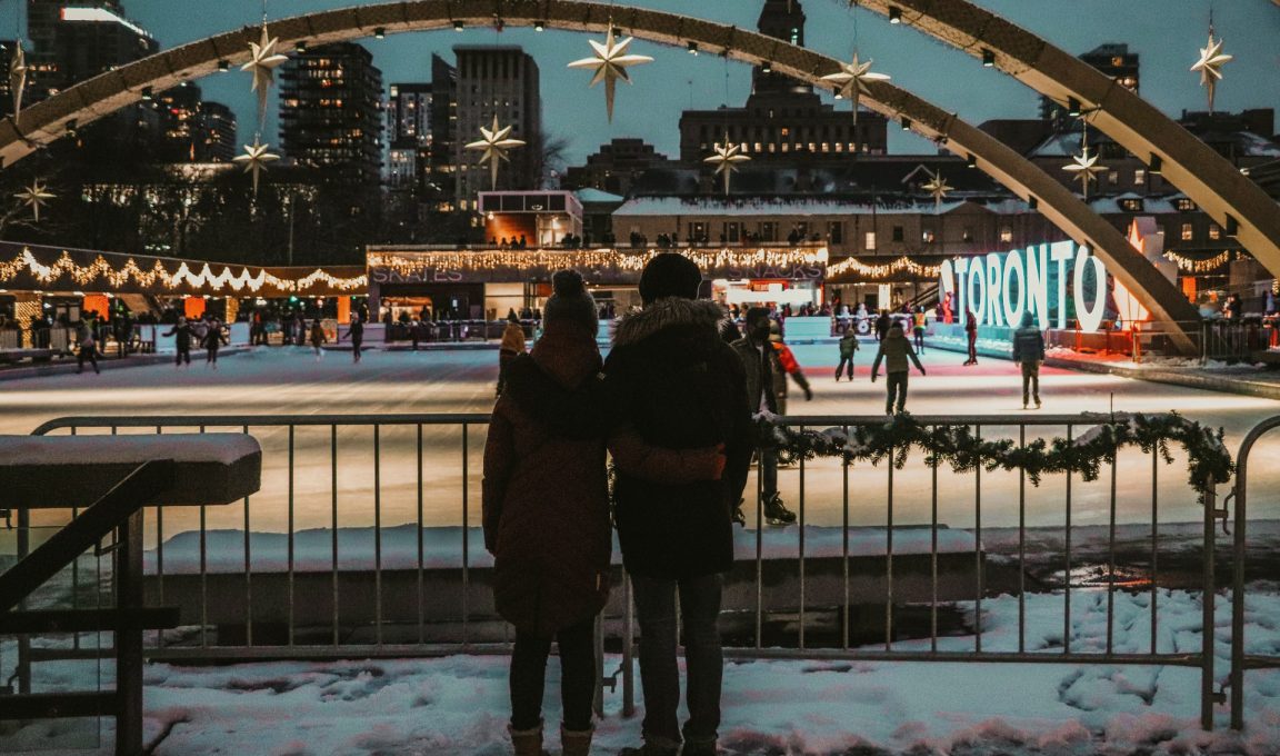 Wynajem lodowiska – jakie aspekty są kluczowe przy wyborze?