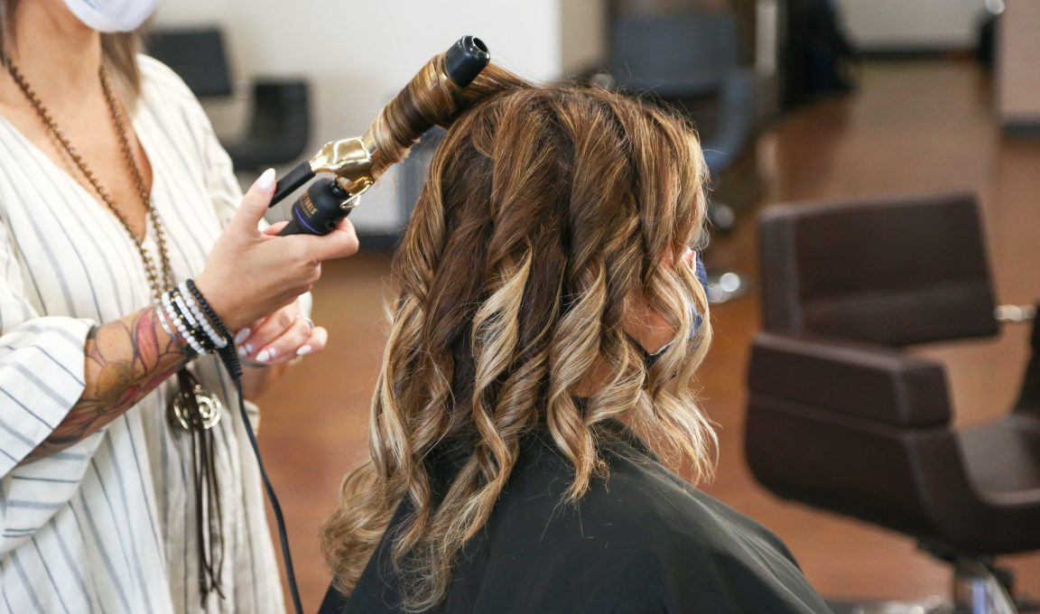 Dobry fryzjer – poznaj zasady jego wyboru