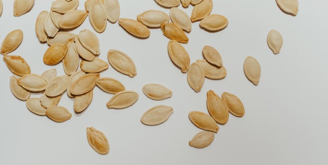 Olej z pestek dyni tłoczony na zimno – z czym go łączyć, aby wydobyć pełnię smaku?